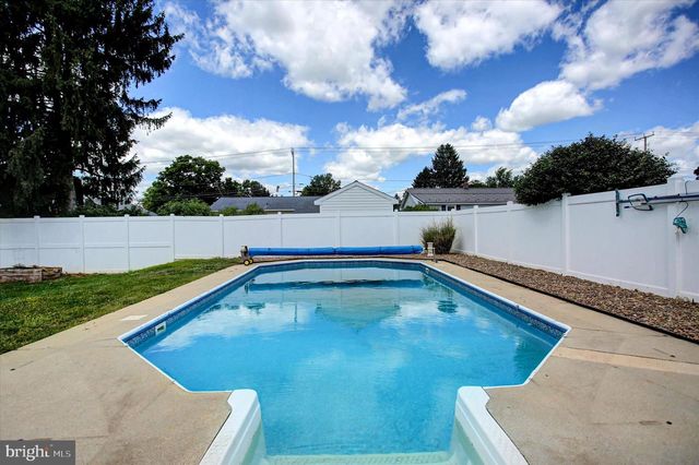 605 PROSPECT AVE, Shippensburg, PA 17257