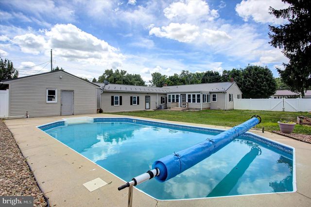 605 PROSPECT AVE, Shippensburg, PA 17257