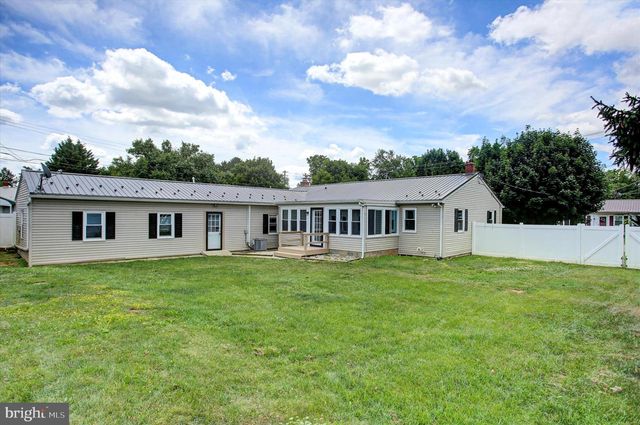 605 PROSPECT AVE, Shippensburg, PA 17257