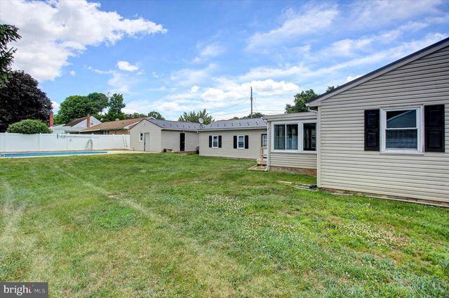605 PROSPECT AVE, Shippensburg, PA 17257