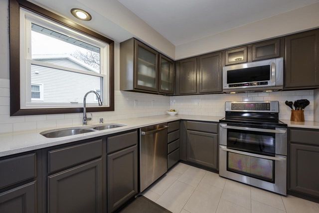 5902 Roosevelt Street, Middleton, WI 53562