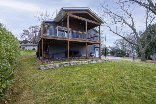 5902 Roosevelt Street, Middleton, WI 53562