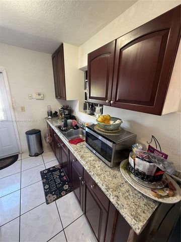 3221 SW 47th Ave, West Park, FL 33023