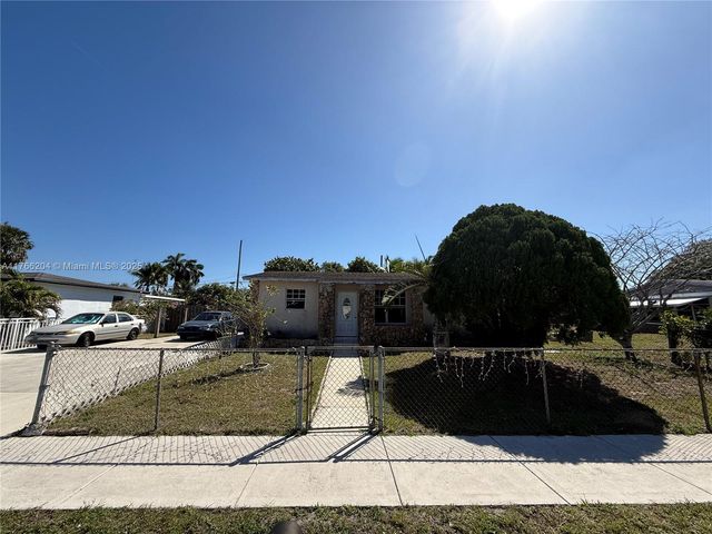 3221 SW 47th Ave, West Park, FL 33023
