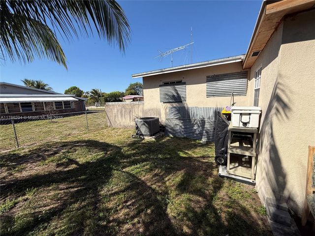 3221 SW 47th Ave, West Park, FL 33023