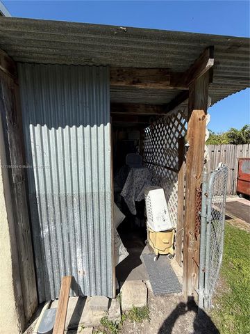 3221 SW 47th Ave, West Park, FL 33023