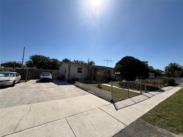 3221 SW 47th Ave, West Park, FL 33023