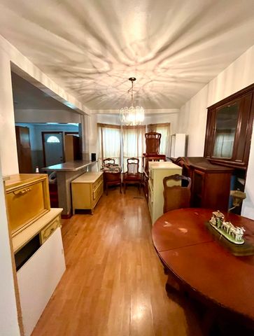 19 S Waller Avenue, Chicago, IL 60644