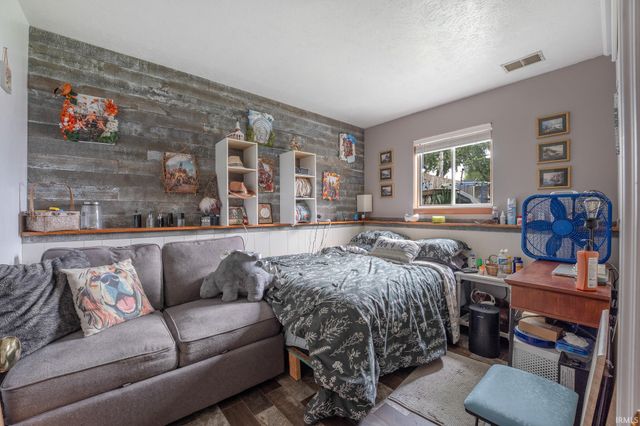117 N Oakland Avenue, Mishawaka, IN 46544