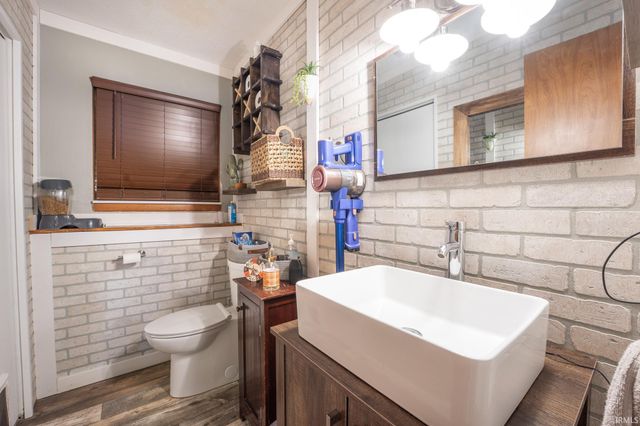 117 N Oakland Avenue, Mishawaka, IN 46544