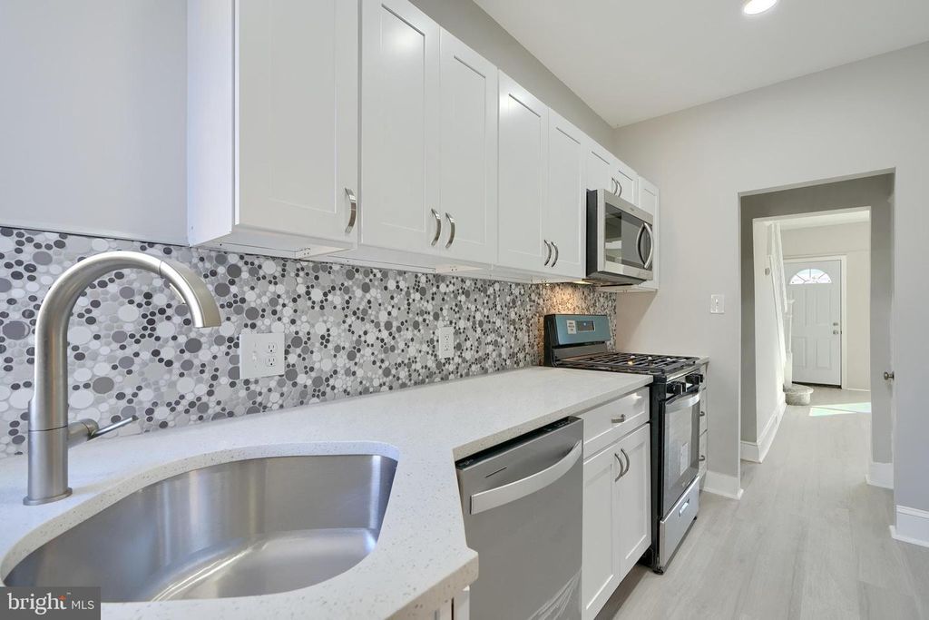 4004 FAIRFAX ROAD, Baltimore, MD 21216
