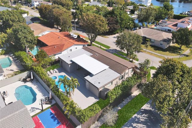 19694 NE 24th Ave, Miami, FL 33180