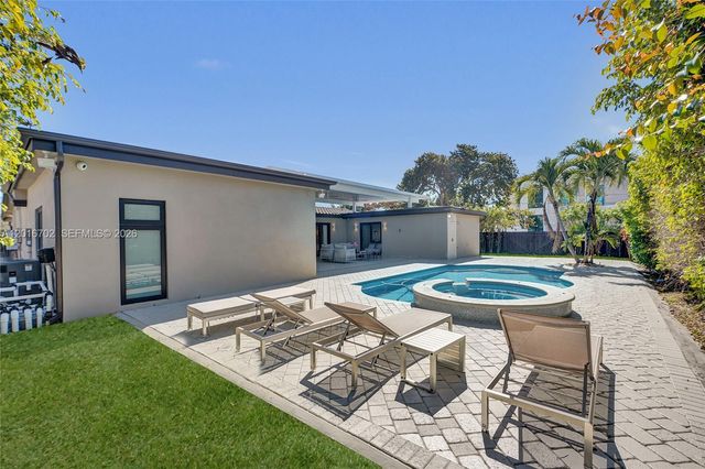 19694 NE 24th Ave, Miami, FL 33180