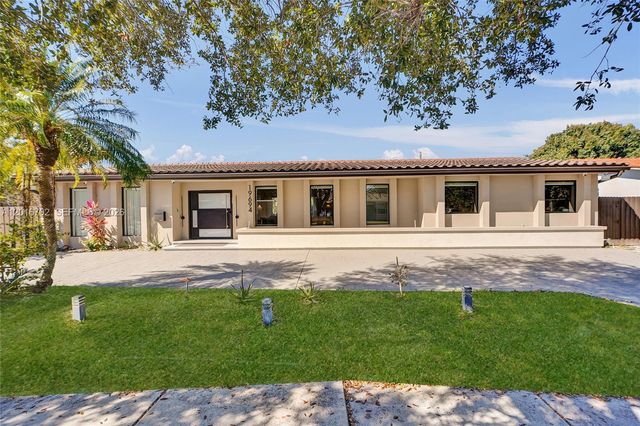 19694 NE 24th Ave, Miami, FL 33180
