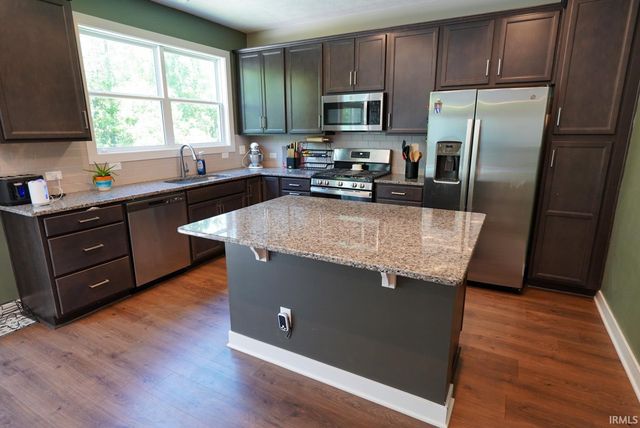 1392 N Hunters Crossing Circle, Huntingburg, IN 47542