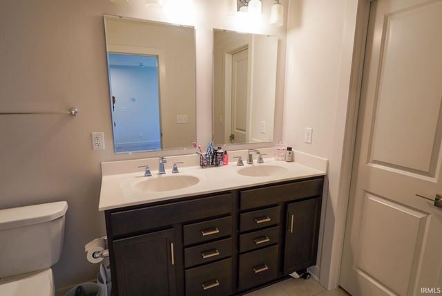 1392 N Hunters Crossing Circle, Huntingburg, IN 47542