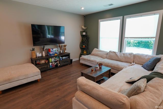1392 N Hunters Crossing Circle, Huntingburg, IN 47542