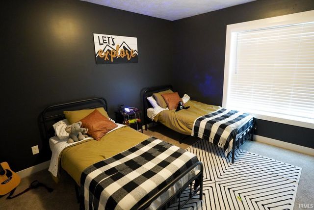 1392 N Hunters Crossing Circle, Huntingburg, IN 47542