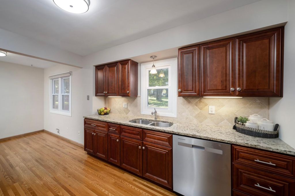 2837 Matilda Street, Roseville, MN 55113 — photo 4