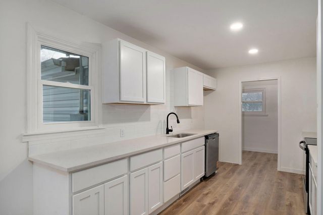 2308 E Latoka Street, Springfield, MO 65804