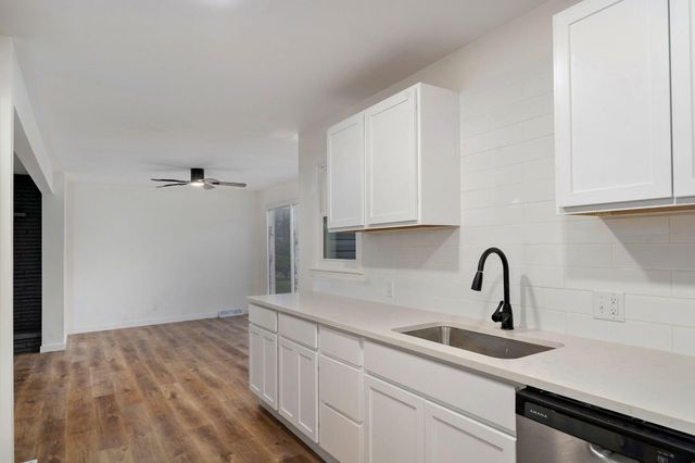 2308 E Latoka Street, Springfield, MO 65804