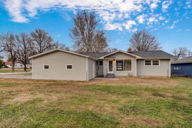 2308 E Latoka Street, Springfield, MO 65804