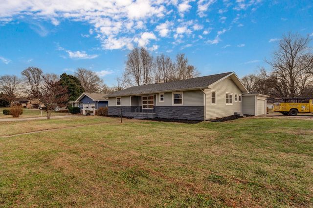 2308 E Latoka Street, Springfield, MO 65804