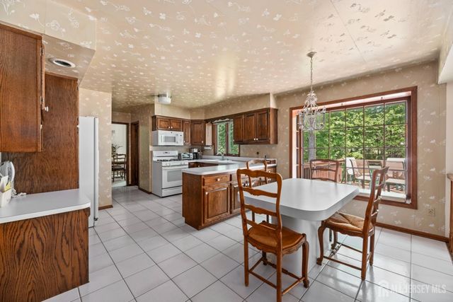 11 Aspen Circle, Edison, NJ 08820