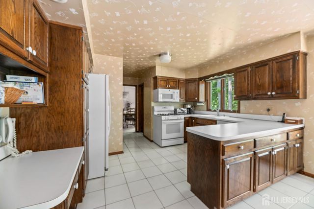 11 Aspen Circle, Edison, NJ 08820