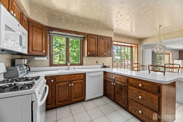 11 Aspen Circle, Edison, NJ 08820