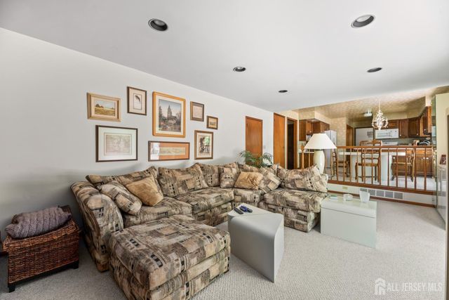 11 Aspen Circle, Edison, NJ 08820