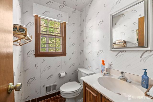 11 Aspen Circle, Edison, NJ 08820