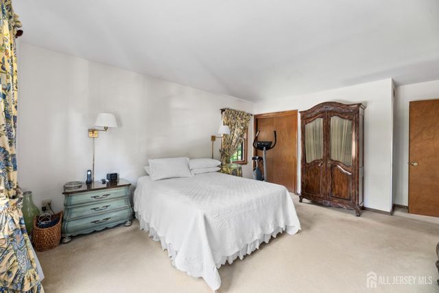 11 Aspen Circle, Edison, NJ 08820