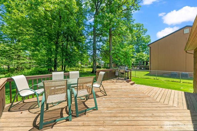 11 Aspen Circle, Edison, NJ 08820