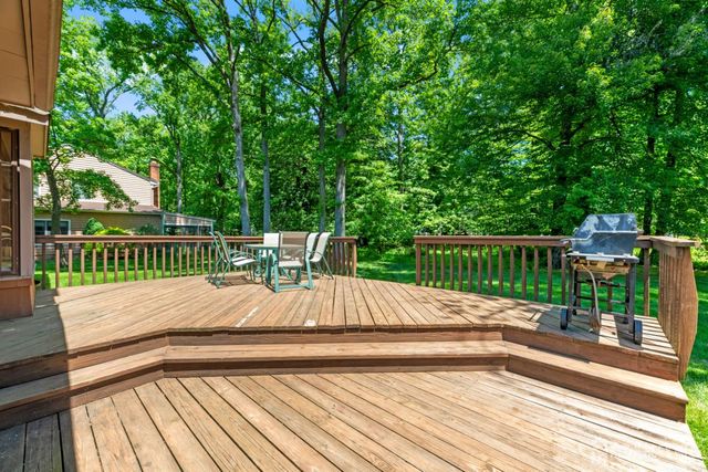 11 Aspen Circle, Edison, NJ 08820