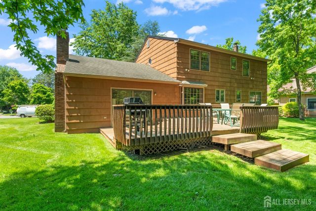 11 Aspen Circle, Edison, NJ 08820