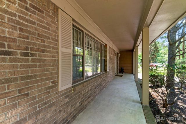11 Aspen Circle, Edison, NJ 08820
