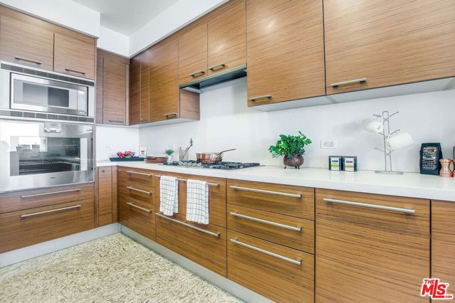 900 W Olympic Boulevard 33F, Los Angeles, CA 90015