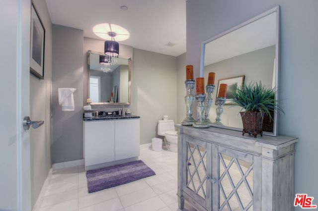 900 W Olympic Boulevard 33F, Los Angeles, CA 90015