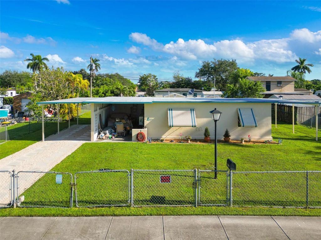 15445 Garfield Dr, Homestead, FL 33033