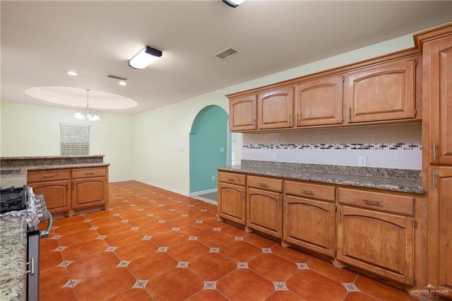 433 S Bowie Street, Elsa, TX 78543