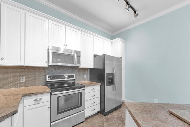 17040 W Fm 1097 Road 4102, Montgomery, TX 77356
