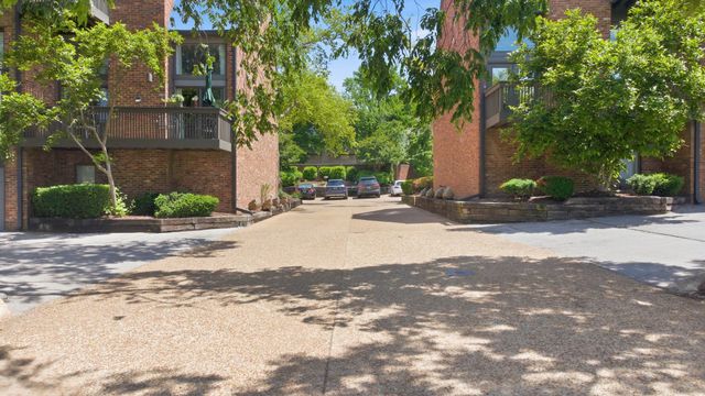 133 Hampton Pl, Nashville, TN 37215