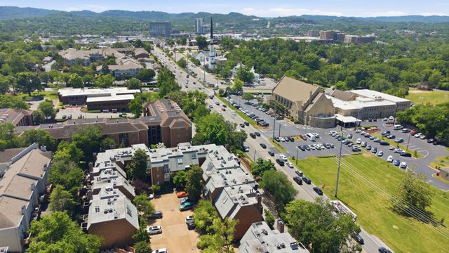 133 Hampton Pl, Nashville, TN 37215
