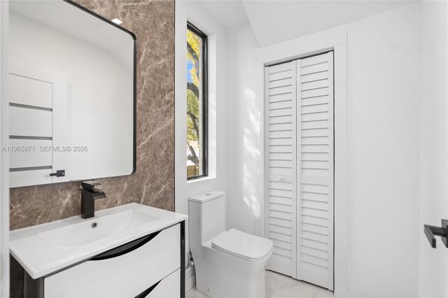1644 NW 8th Terrace, Miami, FL 33125