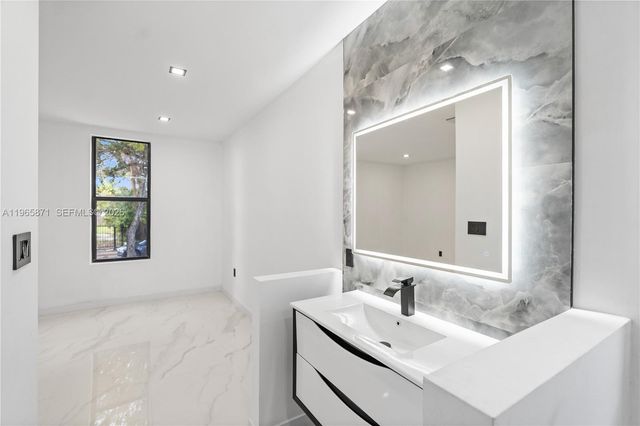 1644 NW 8th Terrace, Miami, FL 33125