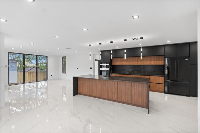 1644 NW 8th Terrace, Miami, FL 33125