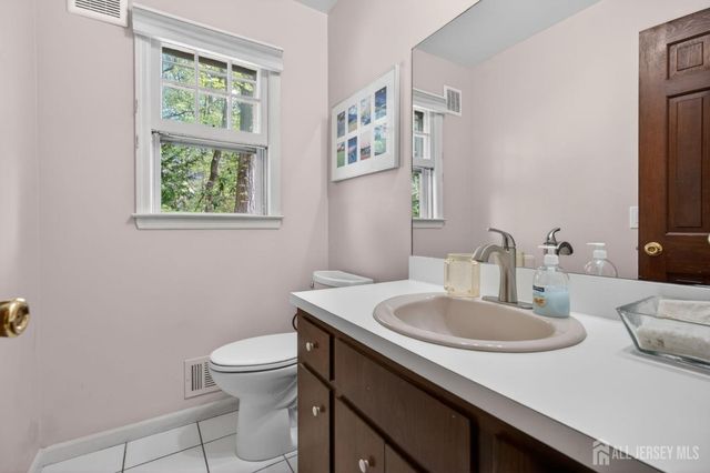 39 Independence Drive, East Brunswick, NJ 08816