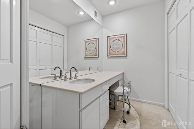 39 Independence Drive, East Brunswick, NJ 08816