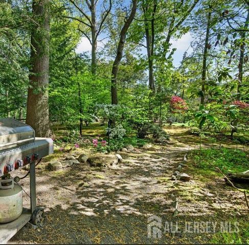 39 Independence Drive, East Brunswick, NJ 08816